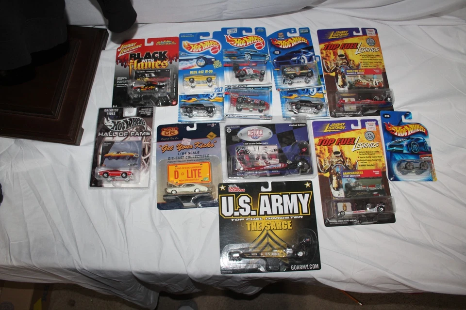 HOT WHEELS Johnny Lightning Lot 14 x Sealed Cars Flames Drag Hall Legends - Image 3 of 4