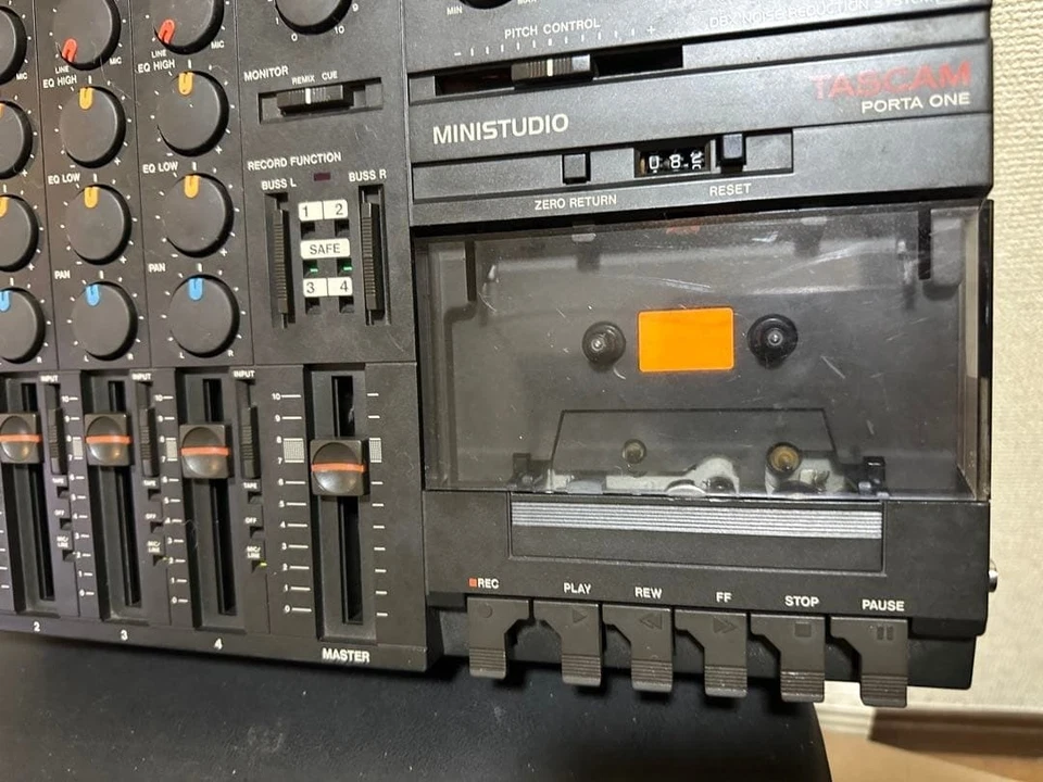 Tascam Porta One Multitrack Cassette Recorder Player voll funktionsfähig mit Netzteil