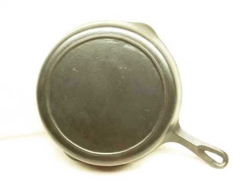 VINTAGE UNMARKED BSR NUMBER 7 A CAST IRON SKILLET W/ HEAT RING ALSO MARKED" T "