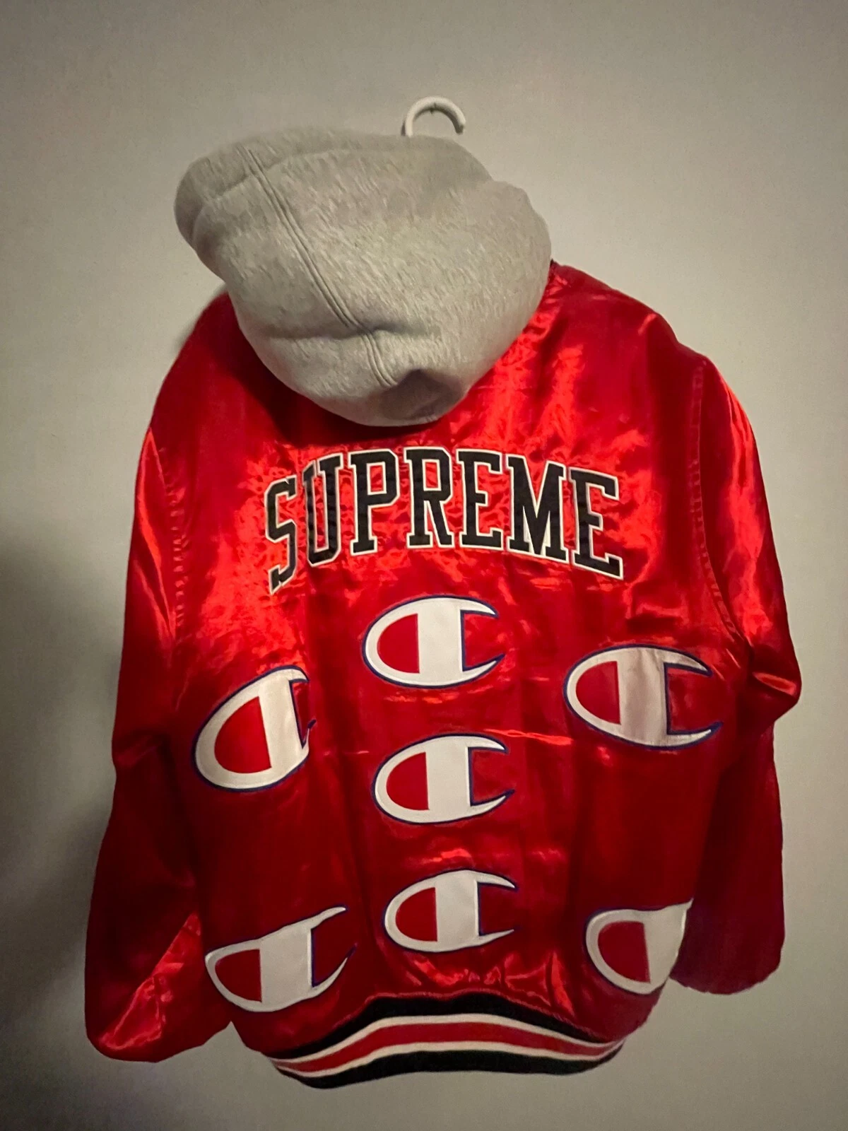 RARE Veste universitaire Supreme x Champion ROUGE satin taille M