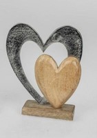 538581 Herz Auf Fuß 26X20Cm Eine Kombination Aus Silbernem, Mattem Aluminium