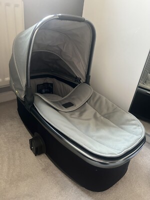 Babystyle Oyster3 Carrycot Spearmint Green with brand new rain