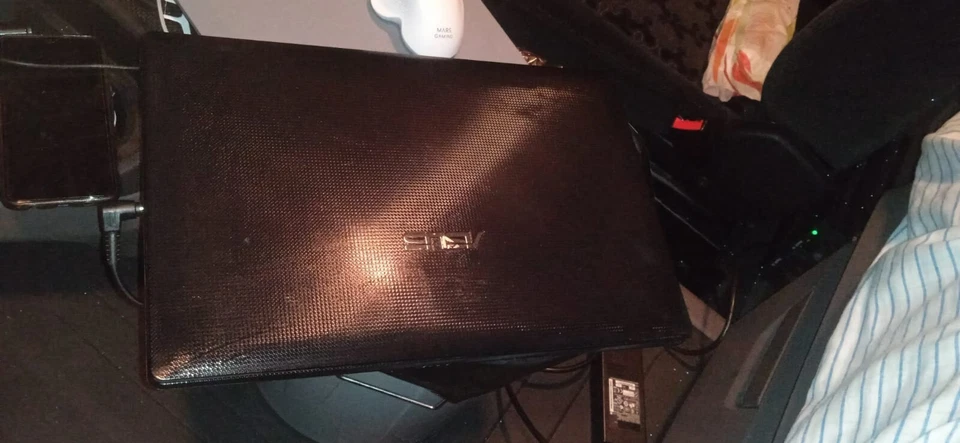 ASUS x54h i3 con marcas del tiempo - Imagen 3 de 4