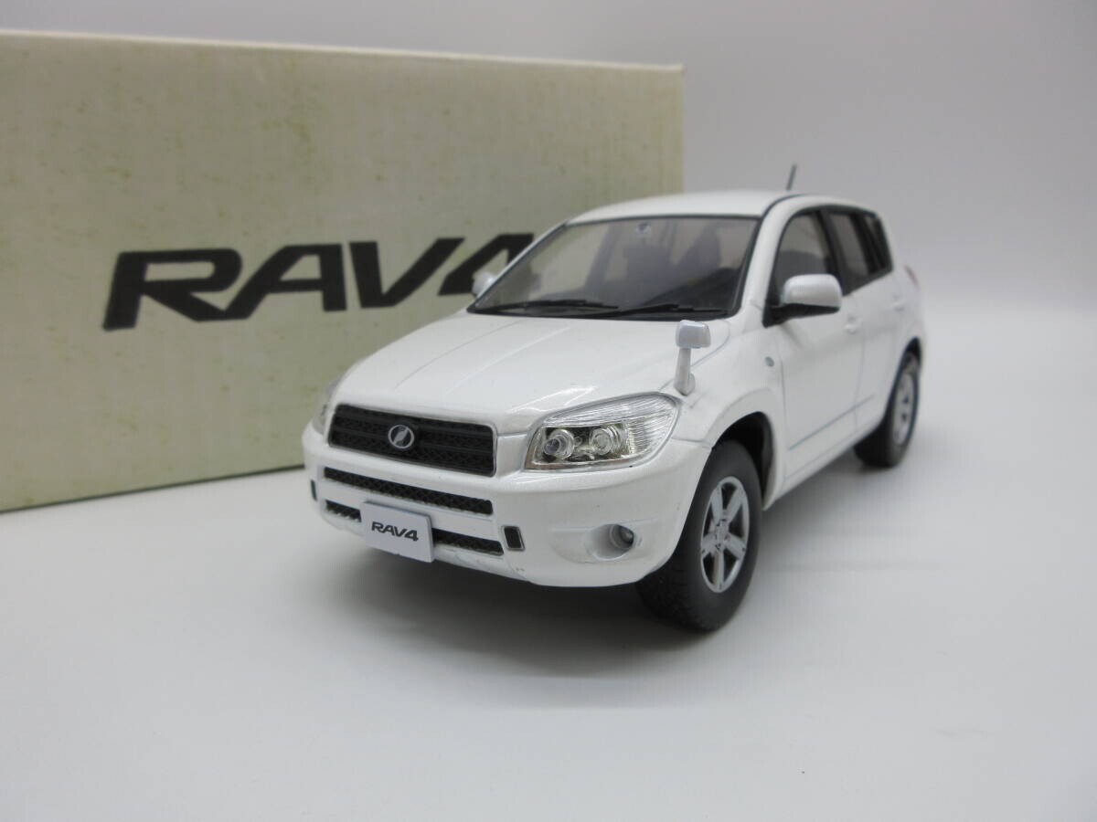 トヨタRAV4 カラーサンプル　1/24スケール トヨタRAV4 カラーサンプル 1/24スケール Amazon.co.jp