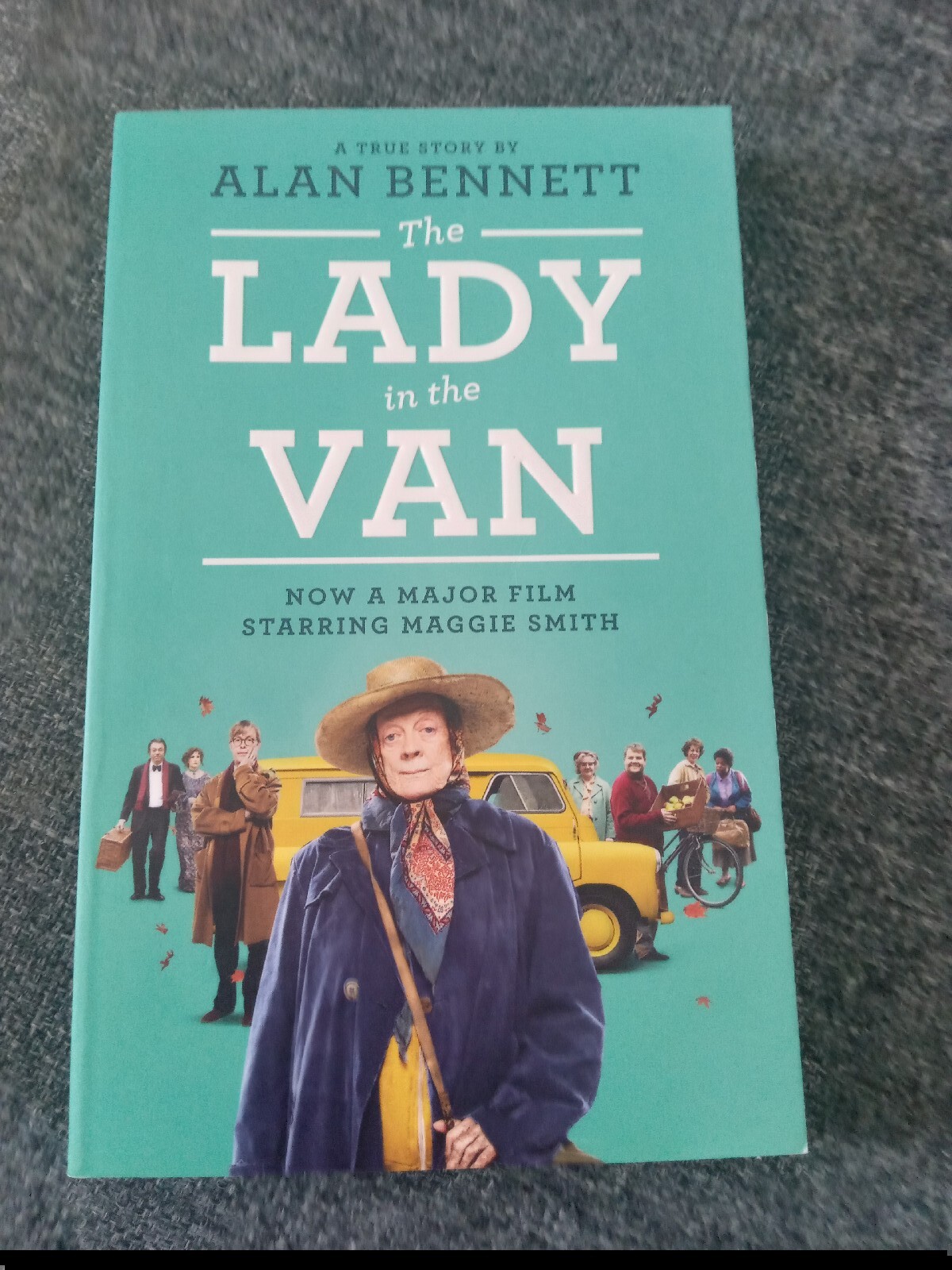 The Lady in the Van by Bennett, Alan Paperback LIKE NEW