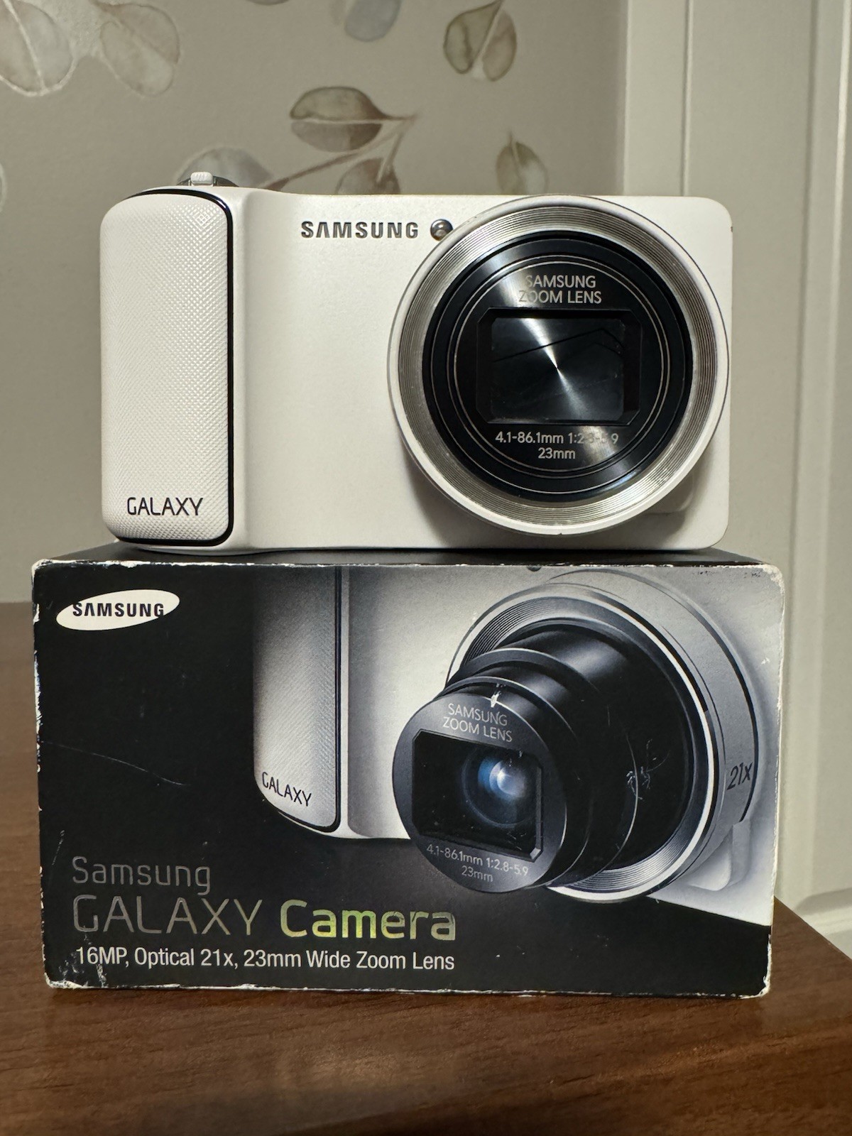 Samsung Galaxy Digital Camera EK-GC100 16.3MP - White | Great Condition
