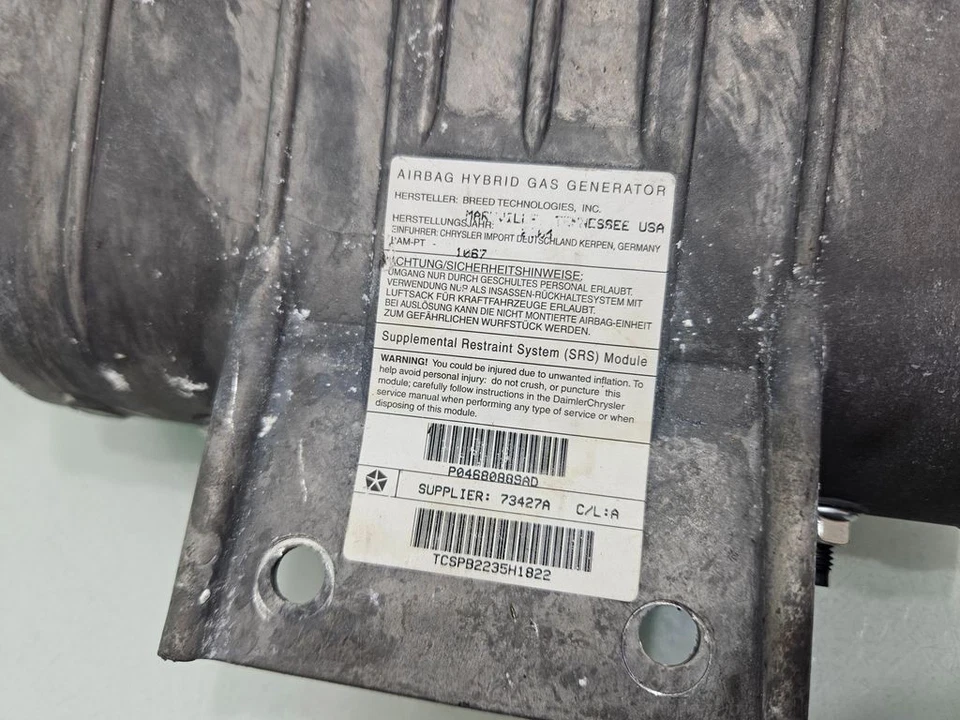 Chrysler Grand Voyager IV 2001 Other Interior Part P04680889AD KRD42820 - Imagem 4 de 4