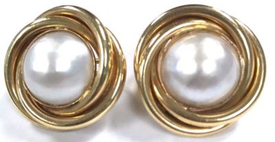 14 Karat Yellow Gold Unique Big Round Vintage Cultured White Pearl Earrings E75