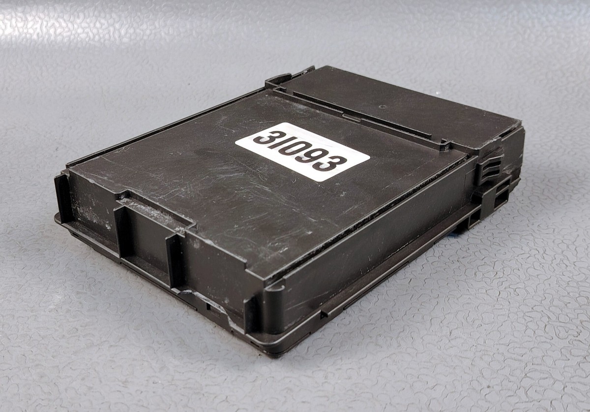 THE Ⅹ3枚セットになります Nissan Control Unit IPDM Engine Room Fuse Relay Box OEM USED