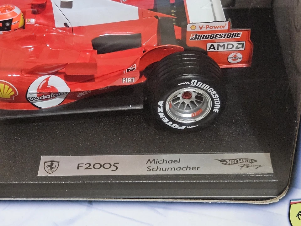 HOT WHEELS RACING FERRARI F2005 1:18 MICHAEL SCHUMACHER G9727 WORLD CHAMPIONS - Immagine 2 di 4