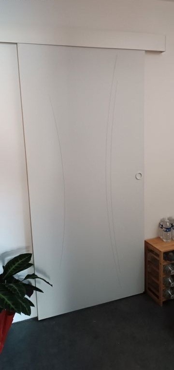 Porte coulissante galandage Righini Kaori 204x93 cm parfaite pour séparer la suite parentale