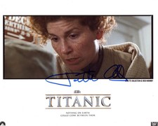 ACTRESS Jenette Goldstein autograph, IP signed photo