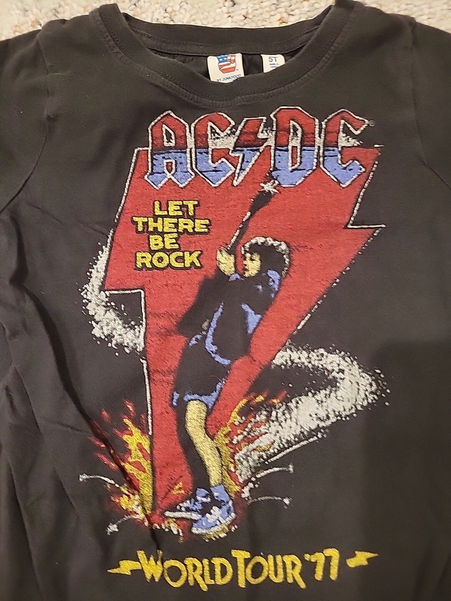 【AC/DC】【junk food】 Tシャツ⑤ Lサイズ AC/DC Childs 5T Pre Owned Cartoon Tee Shirt 1977 World Tour