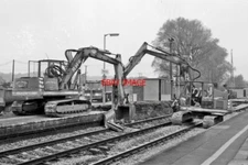 PHOTO  EXTENDING PLATFORM AT THATCHAM RAILWAY STATION  FOR NETWORK EXPRESSES