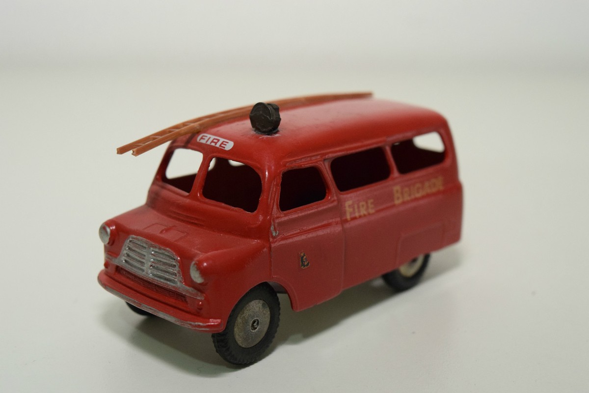 CORGI TOYS 423 BEDFORD FIRE TENDER VAN NEAR MINT CONDITION REPAINT