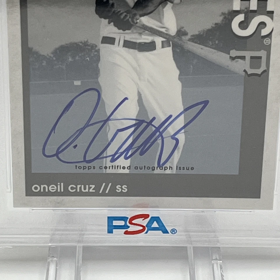 2022 Archives Snapshots - Oneil Cruz RC 26 /25 Black And White Auto PSA 10 GemMT - Image 2 of 4