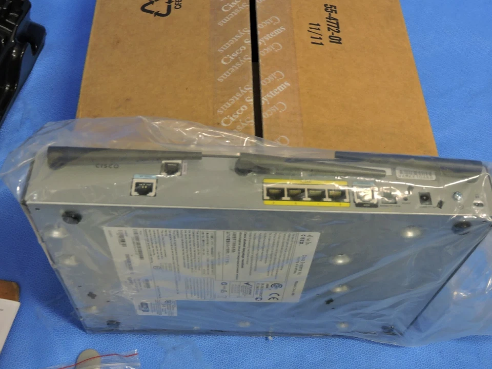 NEW Cisco 888GW-GN-A-K9 Router 888G Wireless G.SHDSL 3G Bundle PCEX-3G-HSPA Card - Image 2 of 4