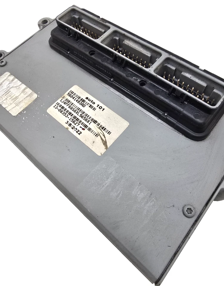 Jeep Cherokee 1999 módulo de control del motor 4,0 L ECU ECM P56041493 Foto 2 de 3