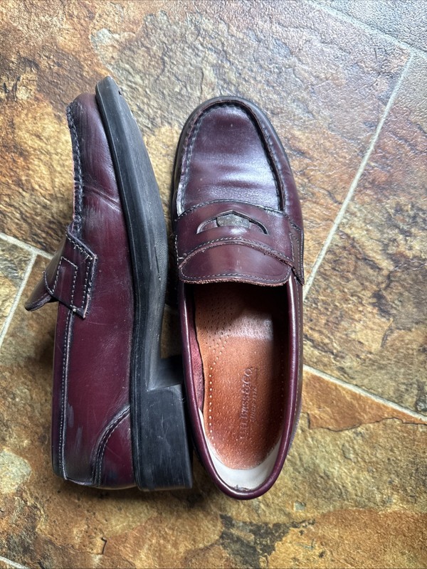 GH Bass & Co Womens  Burgundy leather Penny Loafer SZ 7.5M originl faux penny!