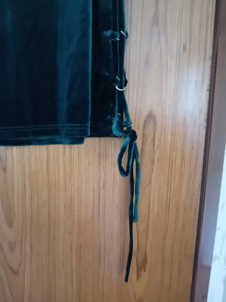 NASTY GAL LADIES BEAUTIFUL LACE UP VELVETBODYCON MINI SKIRT GREEN SIZE 14 BNWT - Image 4 of 4