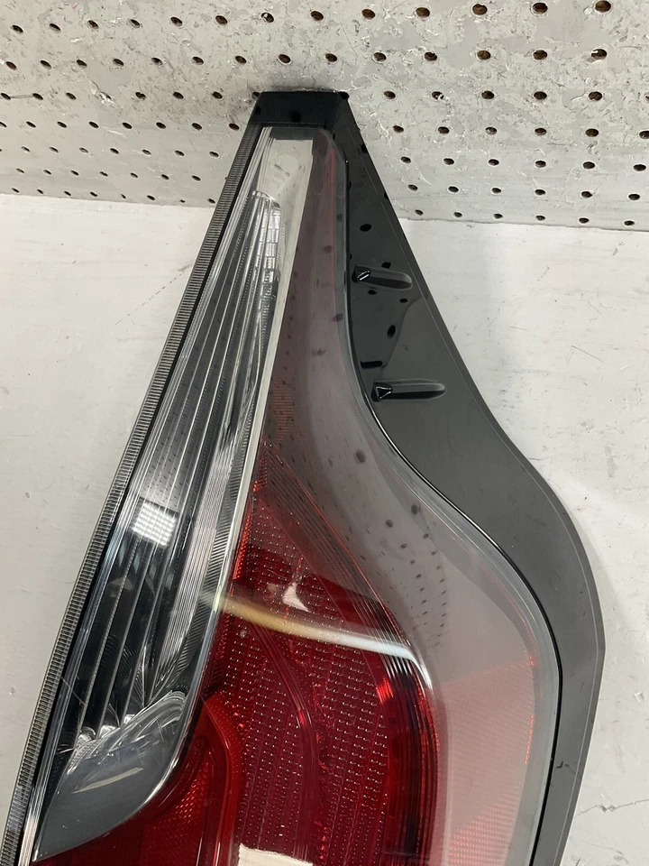 Toyota Prius C 2015 2017 luz trasera derecha OEM Foto 3 de 4