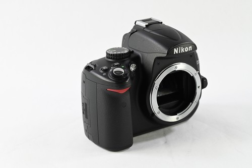 Nikon D5000 12.3MP Digital SLR Camera Body #G063