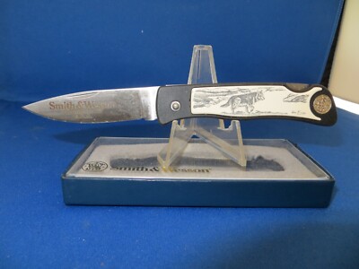 Vintage US Smith & Wesson SW-380 Wolf Scrimshaw Folding Pocket Knife