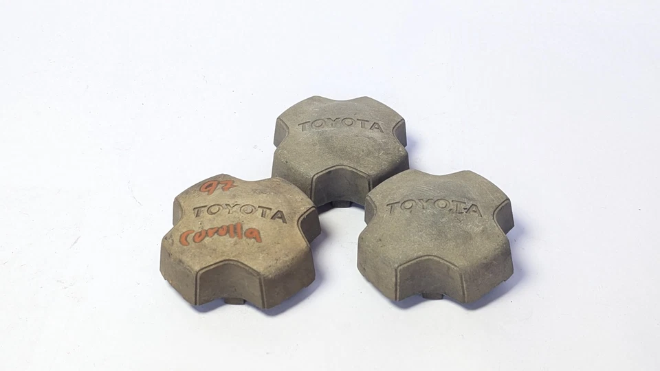 Juego de 3 Toyota Corolla 6669 1997 OEM tapa central de llanta cubierta antipolvo buje tuerca Foto 3 de 4