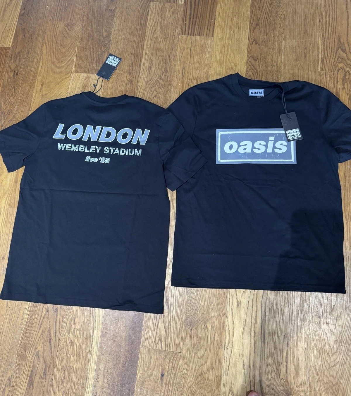 Oasis LONDON Wembley Official T-shirt MEDIUM  x1 Live 25 SOLD-OUT RARE