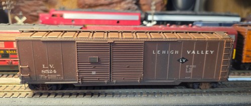 HO Lehigh Valley 50' #8524 Boxcar Pro Weathering, Kadees, juegos de ruedas de metal | Zustand: Used