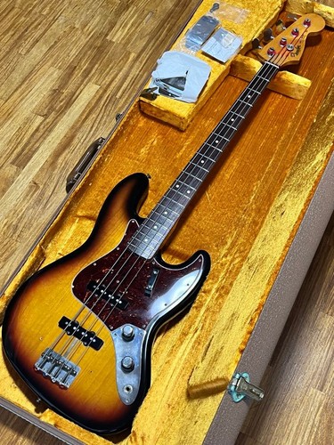 Fender American Vintage 62 Jazz Bass 2 boutons Sunburst avec étui rigide - Photo 1/13