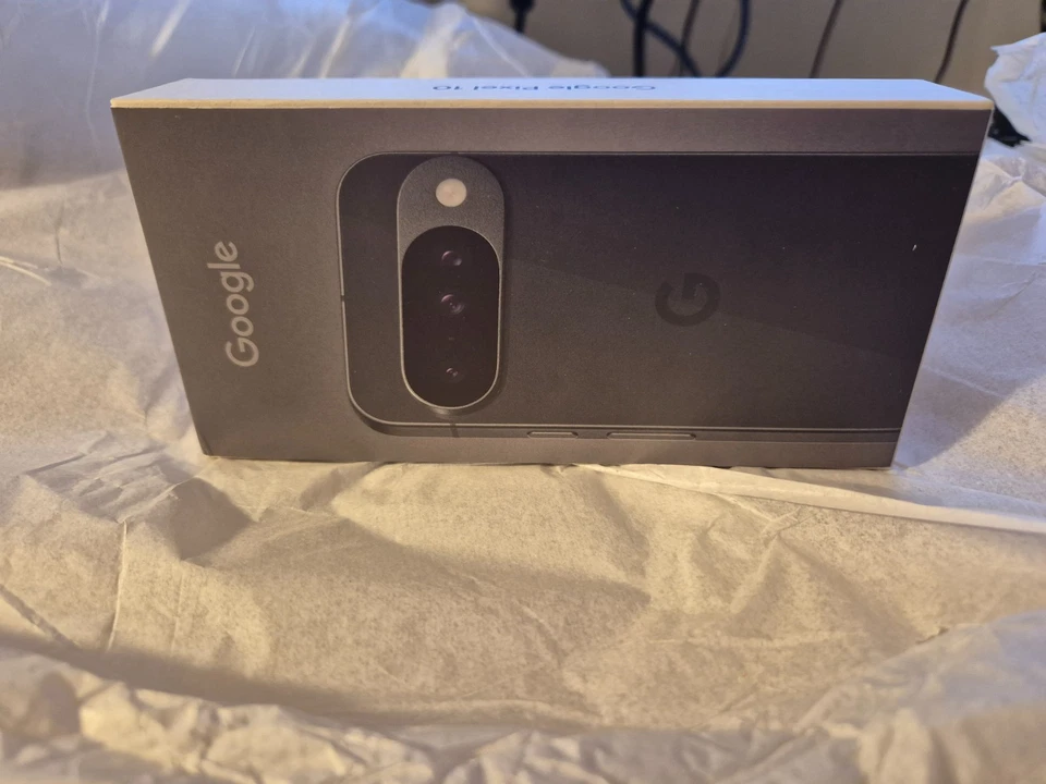 Google Pixel 10 256GB Obsidian Unlocked NEW IN BOX SEALED (RRP £899.00) - image 2 of 4