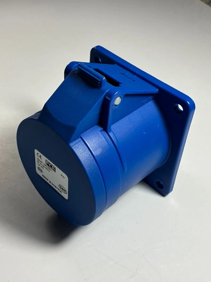 CEE Receptacle FEMALE 32-AMP 250V 2-Pole 3-Wire IP44 6H (6-O'clock) PCE 323-6f7 - Image 2 of 4