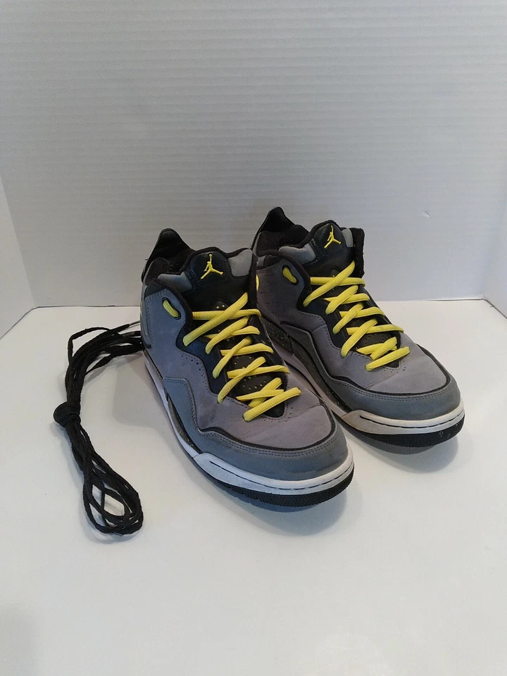 Talla 9 - Jordan Courtside Cool Gris Amarillo Sónico 2011 - Muy buen estado Foto 2 de 4