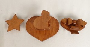 VTG Handmade Wood Heart w/3 Ornaments Wall Hanging Quilt Holder Cat, star & Bow