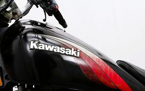 1984 Kawasaki ZN700 ZN750 LTD Fuel Tank & Side Cover PIN