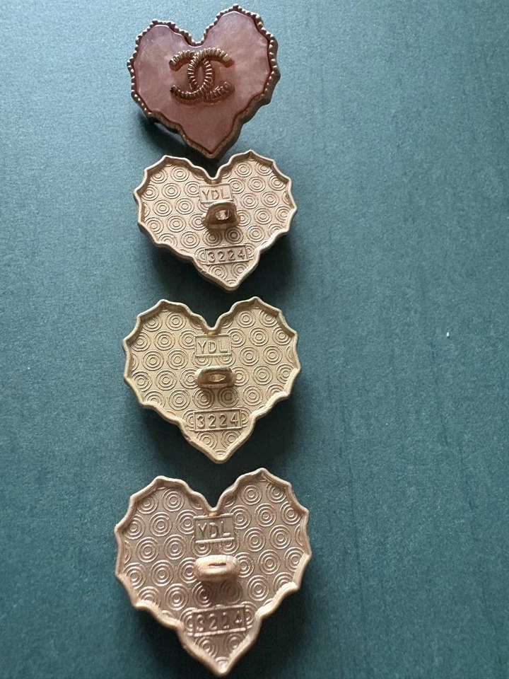 CHANEL Jagged Heart Design 2.5 cm LARGE Buttons Set of 4 Pink & Light Gold - Image 3 of 4