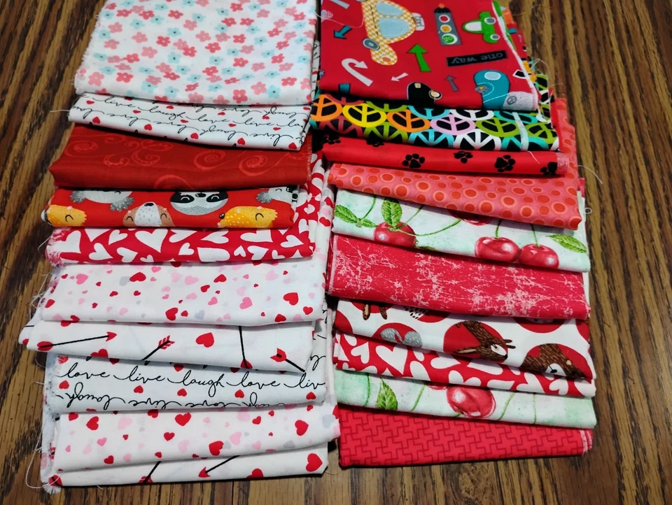 Paquete de 20 cuartos de grasa temáticos rojos 100 % tela de algodón acolchado costura Foto 2 de 3