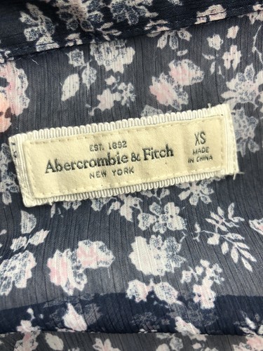 Abercrombie and Fitch Long Sleeve Button Down Shirt Size: XS - Picture 9 of 12
