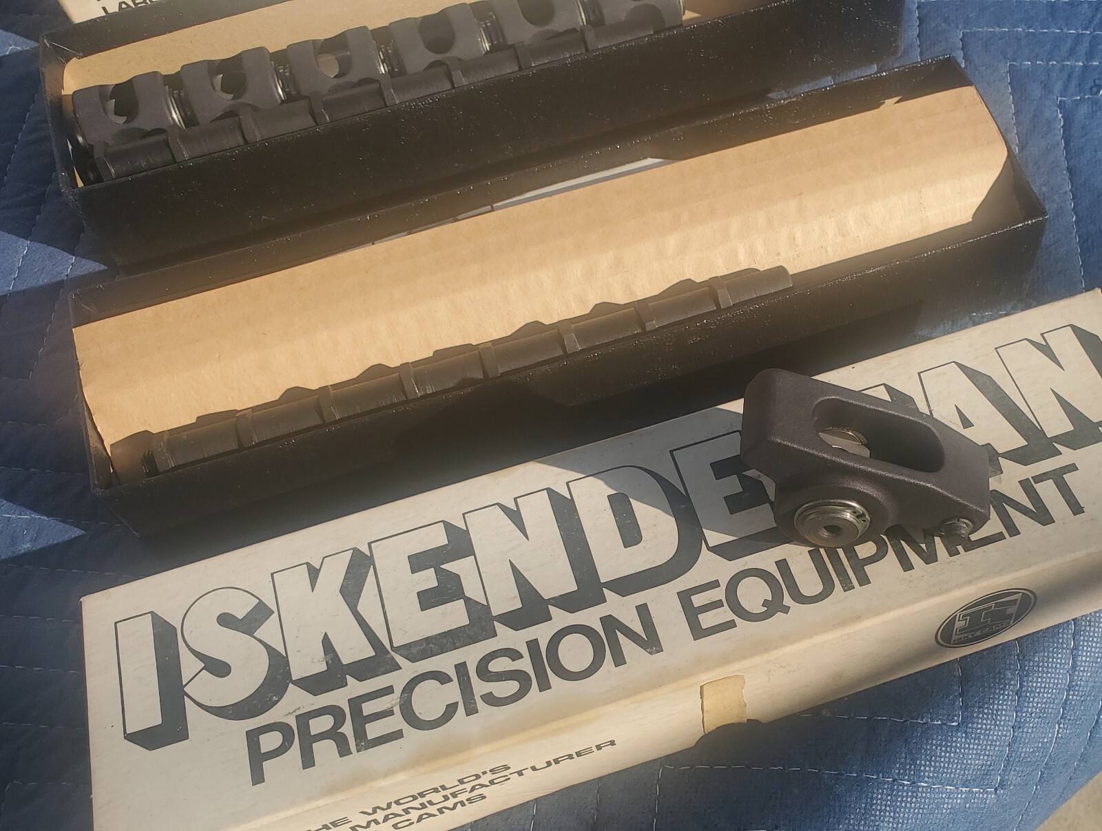 NEW IN BOX Iskendarian Isky Roller Rocker Arm Set SBC Chevy 302 327 350