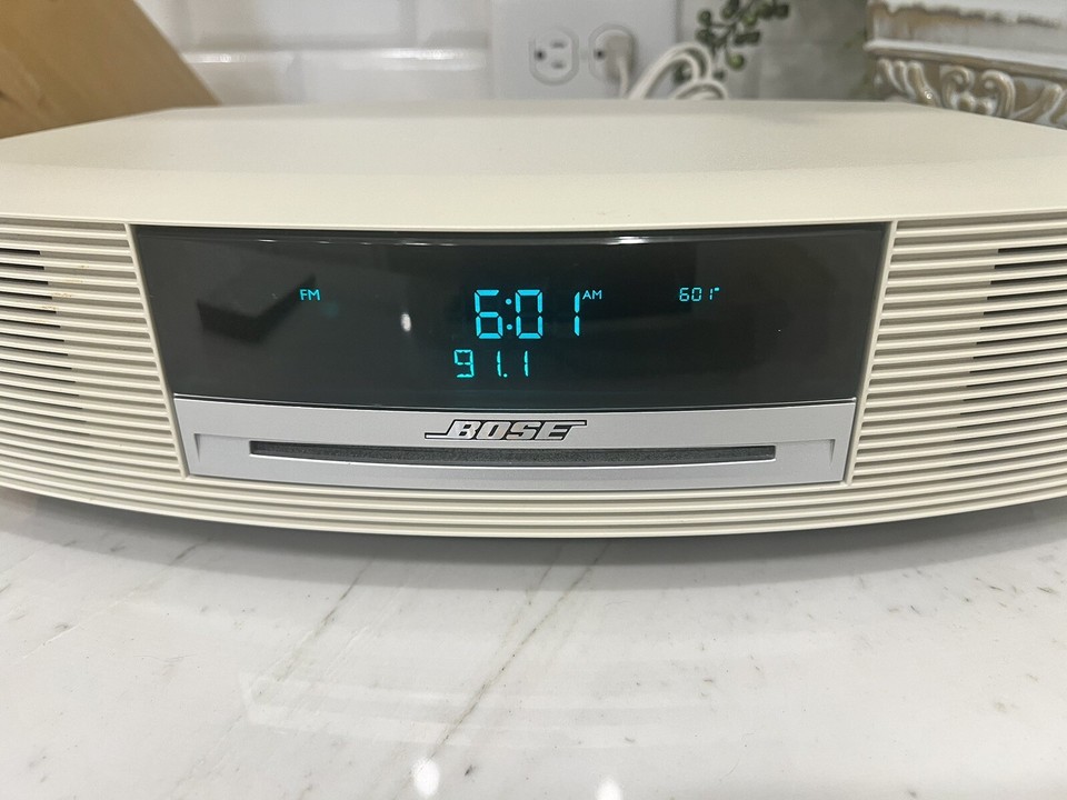 Bose Wave Music System AM/FM CD Player Clock Radio w/ Remote AWRCC2