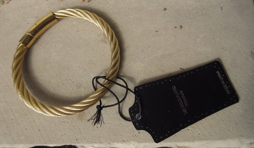 NWT Eye Candy Los Angles 18K Gold Plated Titanium Bangle Bracelet Open Clasp - Picture 3 of 6