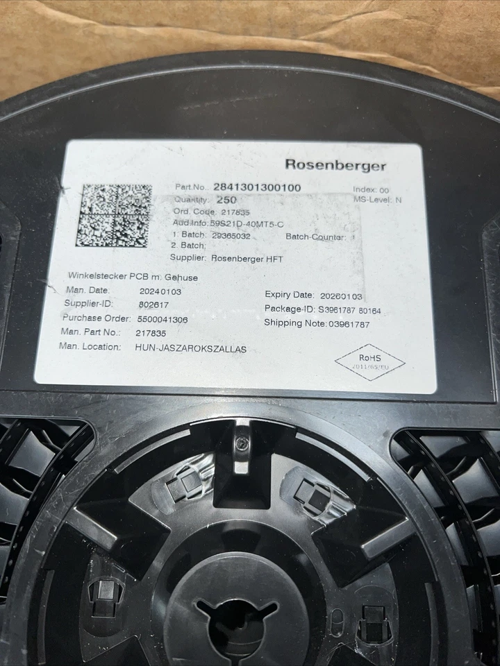 RF Connectors / Coaxial Connectors Plug PC-Board SMD Right Angle C Blue - Image 3 of 4
