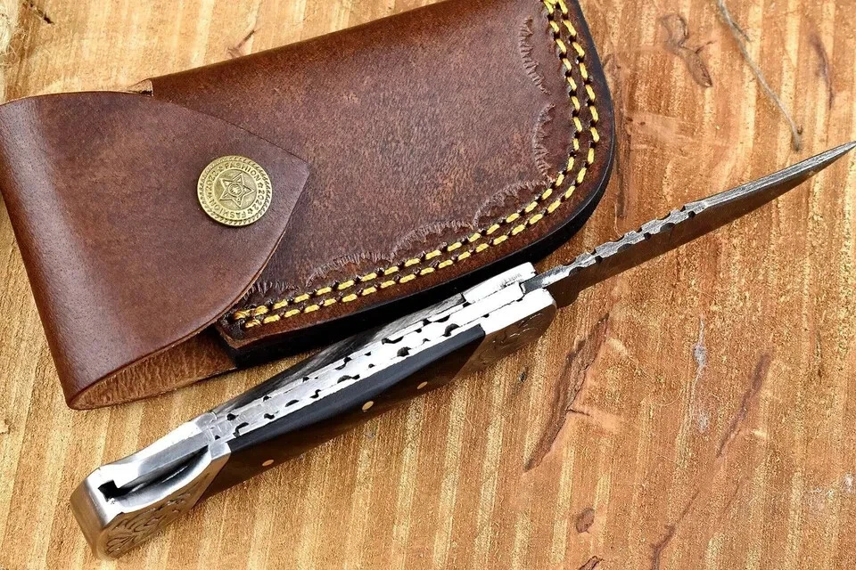 Cuchillo de Bolsillo Plegable con Cierre de Acero Damasco Forjado a Mano Personalizado Fragmento con Funda Foto 2 de 4