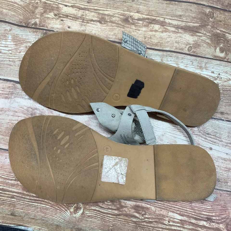 Torrid 凉鞋女式 12 W 宽裸银色水钻镶嵌丁字裤蝴蝶结楔形 — 第 4/4 张图片