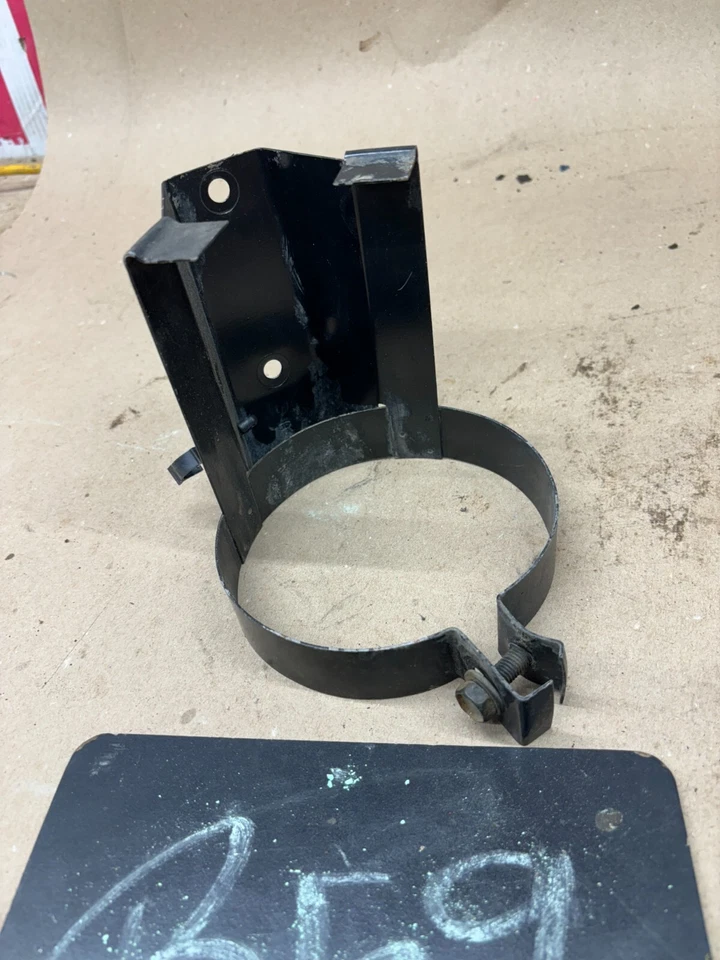 Chevrolet GMC K1500 K2500 1988 1989 90 91 92 93 SOPORTE DE MONTAJE DE BOTE DE VAPOR DE COMBUSTIBLE Foto 2 de 4