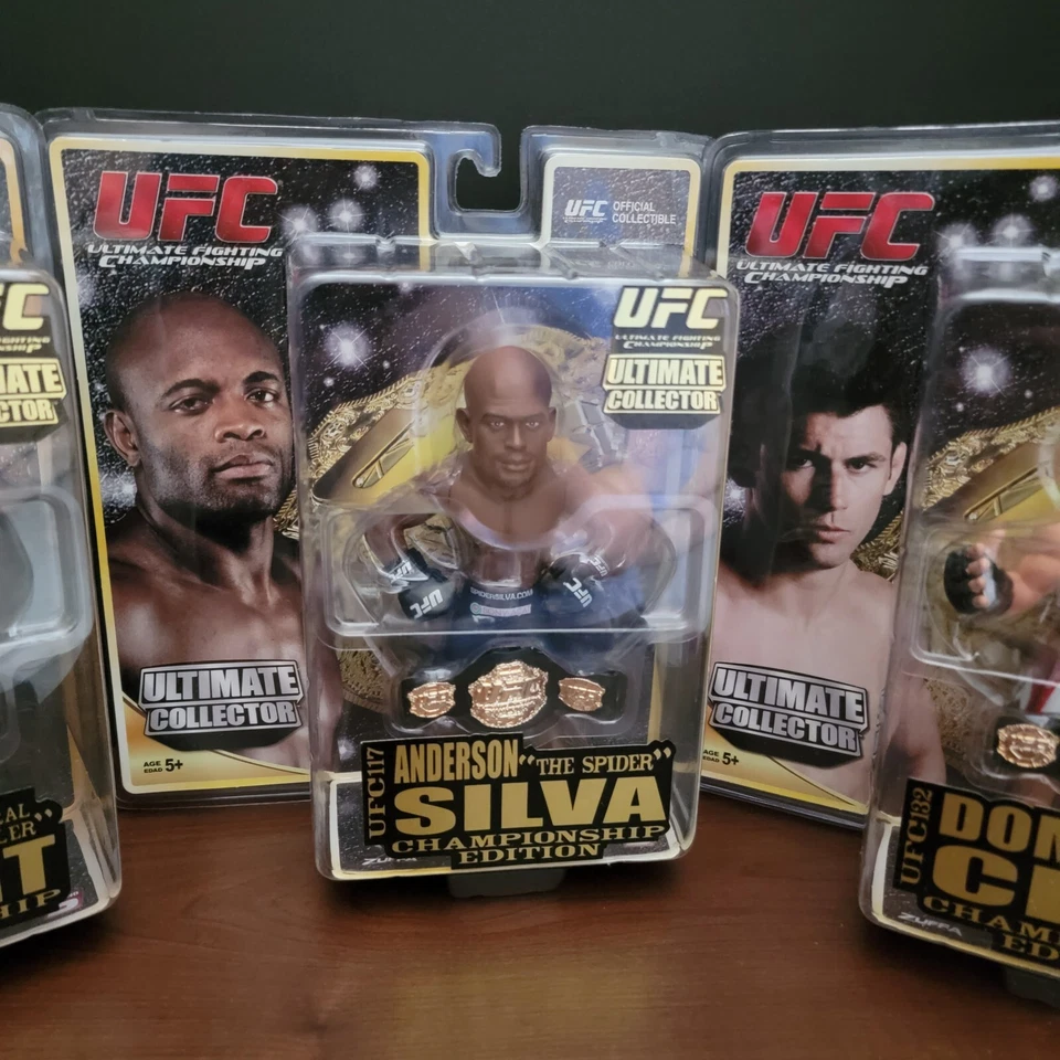 UFC Ultimate Collector Lote Carlos Condit, Dominkck Cruz y Anderson Silva  Foto 3 de 4