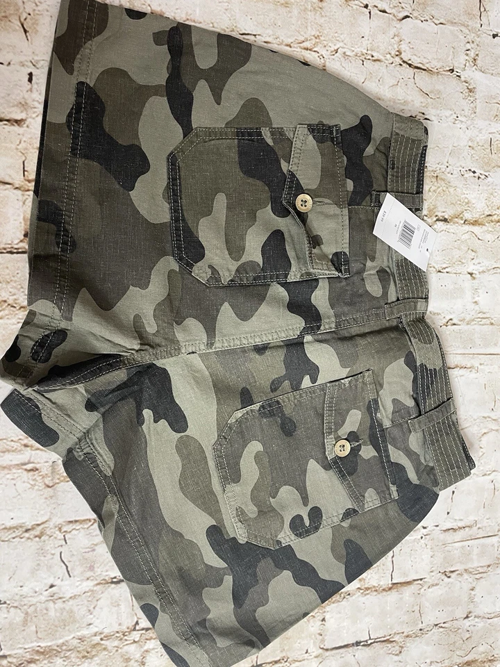 Guess brand Linen Shorts NWT Foto 2 de 3