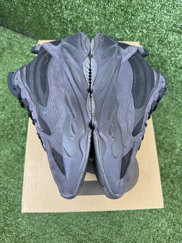 Size 11.5 - adidas Yeezy Boost 700 V2 Vanta - Picture 7 of 12