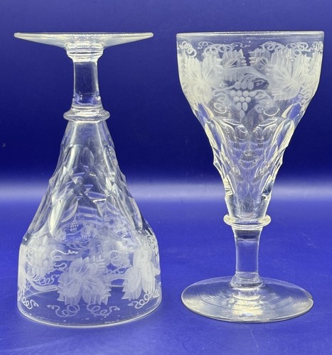 PAIR OF VICTORIAN ETCHED WINE GLASSES - Picture 2 of 8